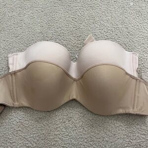 strapless bras‎